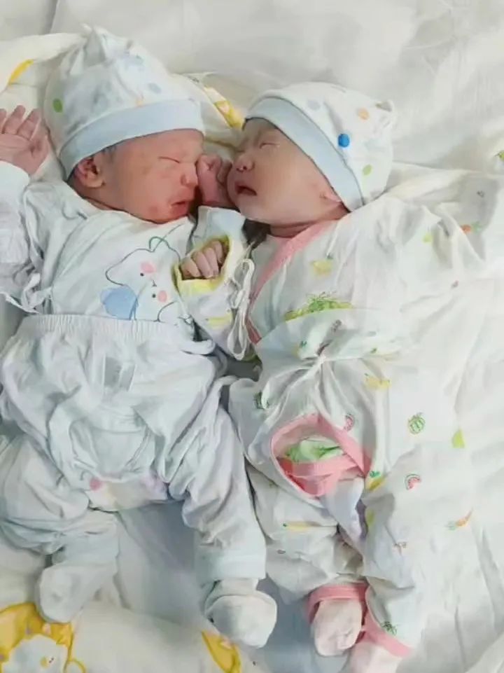 萌化了！双份幸福降临——我院产科护航宝妈顺产双胞胎试管婴儿